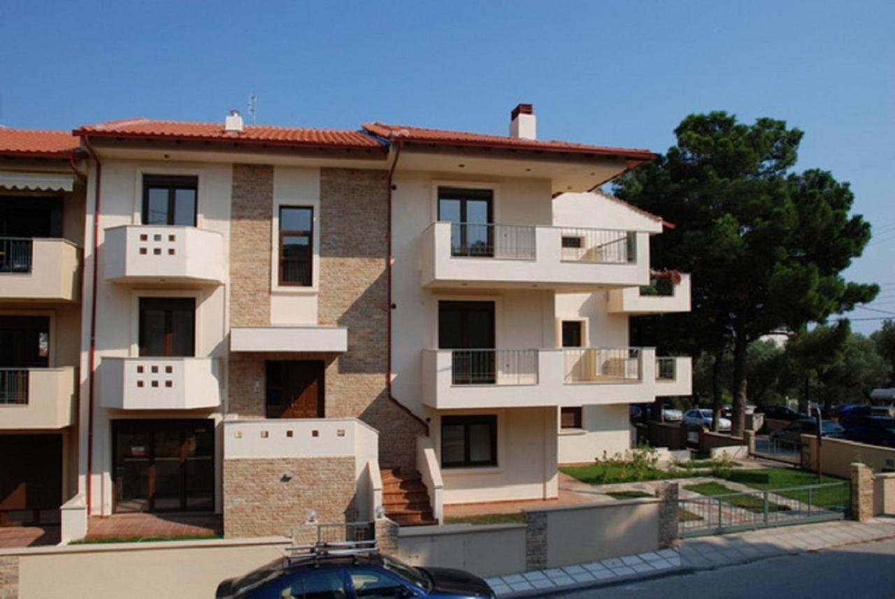 Alexandros Maisonettes & Apartments Nea Moudania Exterior photo